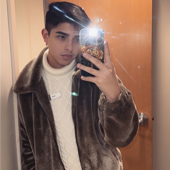 Meet your Posher, Isiah - Picture 1 of 1